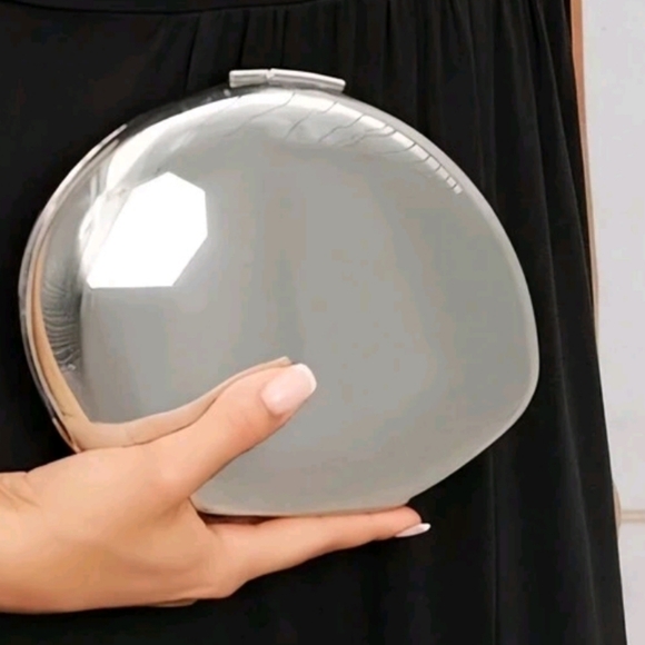 Silver Designer Style Metallic Oval Shaped Clutch Bag - Picture 4 of 8